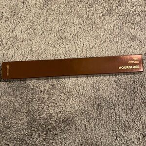 Hourglass powder brush